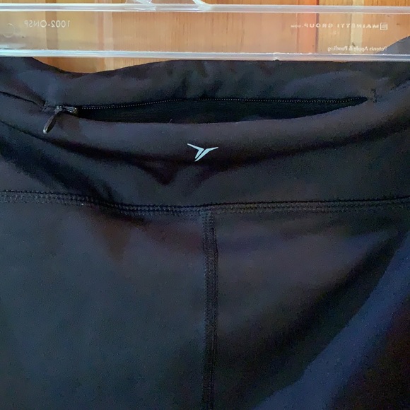 Old Navy Active workout capris - Picture 6 of 10